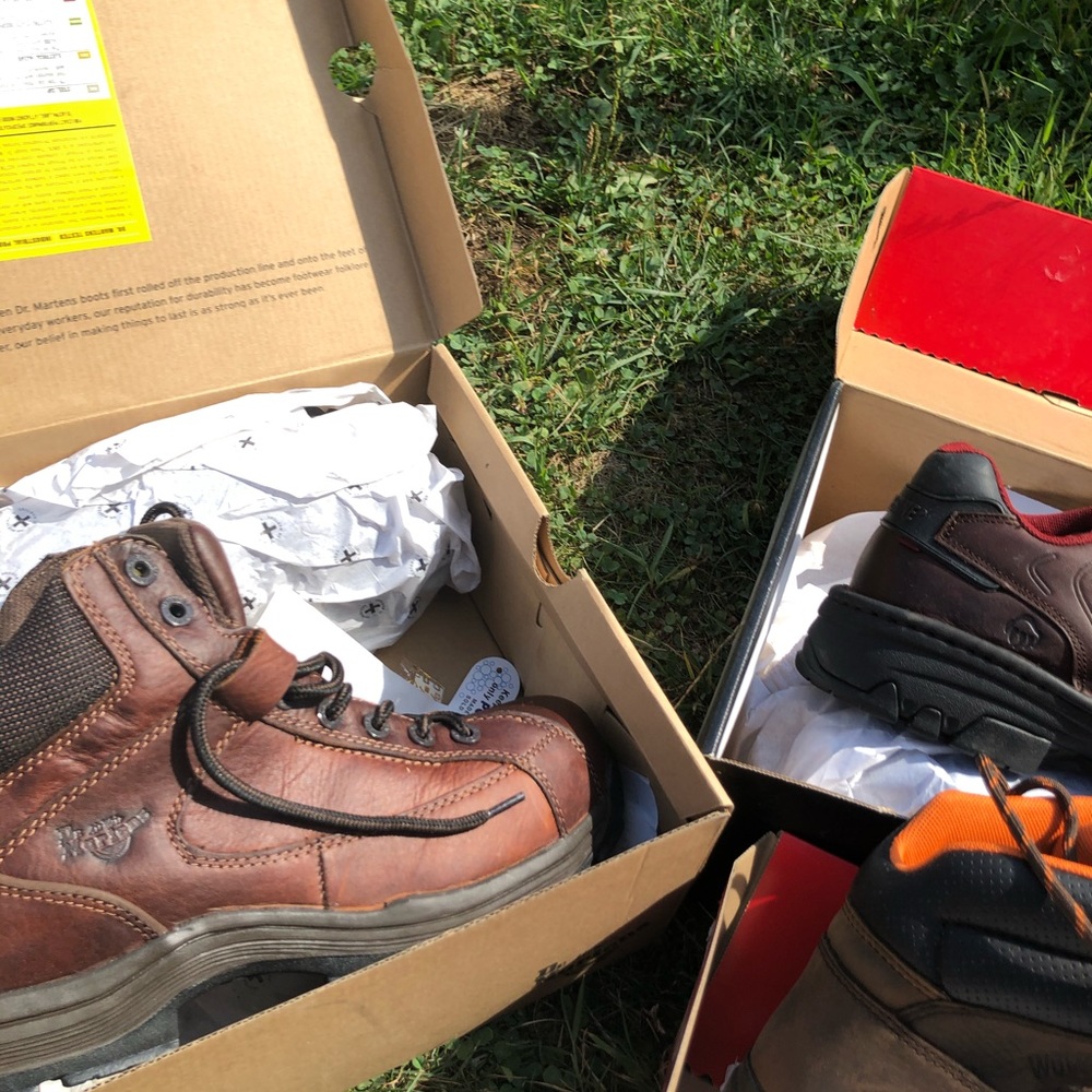 Safety Shoes - Picture 3 of 5